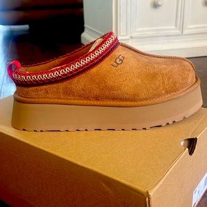 UGG Women’s Tazz Suede Platform Clog Slippers